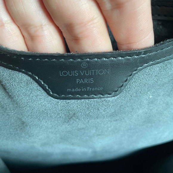 Louis Vuitton epi black leather backpack. Minimal wear. - Picture 4 of 6